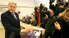 Na Islande končí po premiérovi aj prezident, spájajú ho s Panama Papers
