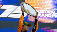 FOTO-F1: Premenlivé podmienky pripravili McLaren o double, Norris s tesnou výhrou