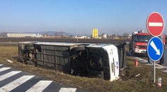 Havária autobusu v Tornali: Osem zranených skončilo v nemocnici