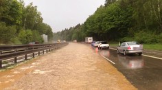 Česko zasiahli prívalové dažde. Spôsobujú problémy v doprave, očakávajú sa ďalšie búrky