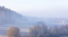 POČASIE: Hmla nepoľaví. Meteorológovia vydali výstrahu pre celé Slovensko