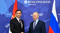 Podpredseda srbskej vlády sa stretol s Putinom. Sľúbil mu, že nikdy nevstúpia do NATO