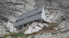 Medzi tatranskými štítmi lietali toalety. Vrtuľník ich vyviezol pre turistov až na Chatu pod Rysmi