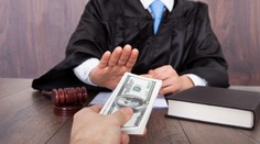 Prokurátora Milana Valacha odsúdili za úplatkárstvo na tri roky