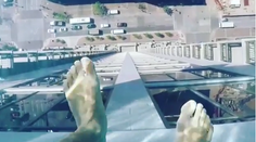 Luxusný bazén, aký ste nevideli. Pri pohľade nadol sa zľaknete