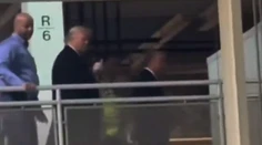 VIDEO: Zakričal na Trumpa, ten mu ukázal prostredník. Biely dom hovorí o primeranej reakcii