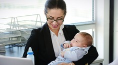 Kariéra alebo dieťa? Slovenské matky si musia vybrať