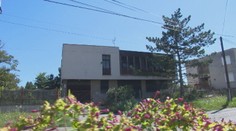 Už dospievala! Eva, ktorá 16 rokov otravuje susedov hlasnou hudbou, skončila v policajnej cele