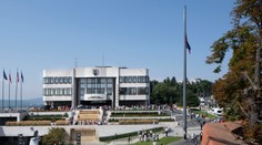 DOD v parlamente: Na novom stožiari vztýčili slovenskú vlajku