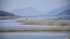 Pátranie po rybároch na Liptovskej Mare. Prevrátil sa im čln, dvaja sa nevynorili