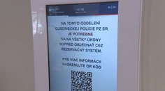 Niektorí musia na cudzineckú políciu cestovať cez celé Slovensko. Kupčenie s termínmi vraj pokračuje