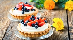 Košíčky s krémom a lesným ovocím