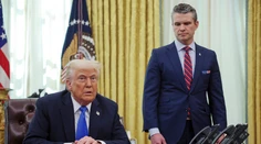 Ďalší škandál v USA: Minister si o úderoch na Jemen písal aj do skupiny s jeho blízkymi na Signale