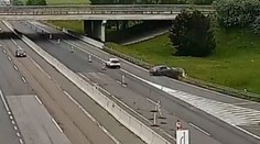 VIDEO: Extrémny šmyk na D1. Vodič preletel cez všetky pruhy a zdemoloval zvodidlá