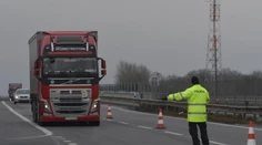 Na hraničnom priechode Brodské - Lanžhot sa tvoria kolóny. Nákladiaky stoja po 17. kilometer