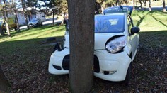 Matka na východe Slovenska učila svoju dcéru šoférovať. Po náraze do stromu ju brali záchranári