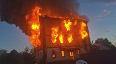 Starý mlyn na juhu Slovenska ľahol popolom. Plamene ohrozovali aj okolité domy