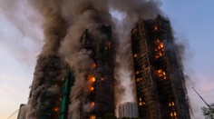 OBRAZOM: Peklo v Hongkongu, vyše 100 mŕtvych. Ako mohol oheň pohltiť osem vežiakov za pár minút?