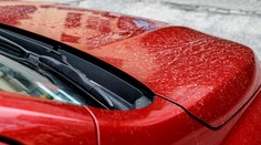 Saharský prach nad Slovenskom. Môže prísť aj „krvavý dážď“