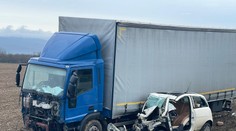 Na ceste medzi Myjavou a Novým Mestom nad Váhom zahynula 59-ročná žena. S autom vletela pod nákladiak