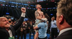Frampton pripravil Santa Cruzovi prvú prehru a získal titul WBA