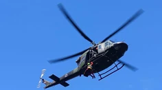 Slovenský paraglajdista uviazol na strome v Slovinsku. Záchranári sa k nemu dostávali v náročnom teréne
