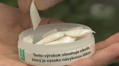 Platí zákaz predaja nikotínových vrecúšok mladším ako 18 rokov