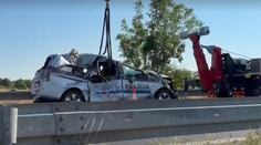 VIDEO: Policajné auto preletelo zvodidlá na D1 a skončilo na streche, zranili sa dvaja muži