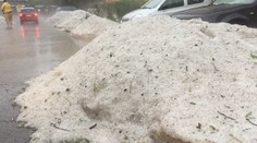 Búrka v Česku: Vytopené pivnice, neprejazdné cesty a krúpy ako loptičky