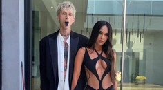 Megan Fox sa zasnúbila s raperom. Po zásnubách údajne pili navzájom svoju krv