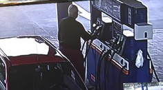 Ďalšie nájdené peniaze na pumpe. Muž prišiel, nenatankoval a na obálku zabudol