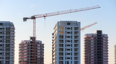 Jedna z najväčších bánk zlacnela hypotéky. Pri najžiadanejšom fixe išla pod psychologickú hranicu