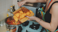 Pri jedle je dôležitá aj príprava. Onkológovia varujú, že niektorým spôsobom je lepšie sa vyhnúť