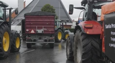Farmári opäť v uliciach. Hromadným štrajkom tentokrát podporili severných susedov