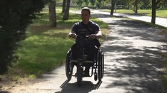 Invalidnému policajtovi z Myjavy ukradli pred mesiacmi elektrický vozík. Príbeh má šťastný koniec