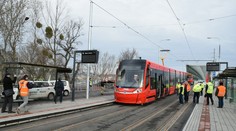 Prvá jazda: Po viac ako 50 rokoch sa vrátila električka do Petržalky