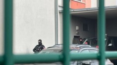 Ženu obvinenú z terorizmu budú vyšetrovať vo väzbe, aby neutiekla a nepokračovala v trestnej činnosti