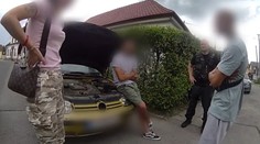 Polícia chcela pomôcť vodičovi, ktorému sa otvorila počas jazdy kapota. Zákaz šoférovať, drogy aj klamlivé tabuľky s EČV