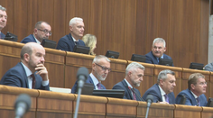 Nečakaný krok v parlamente. Koalícia sa vraj obáva odplaty od huliakovcov