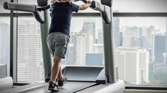 VIDEO: Syna považoval za tučného, nútil ho behať na bežiacom páse. Chlapec (6) následkom týrania zomrel