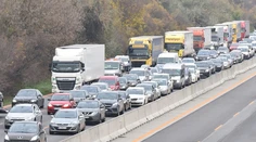 V dôsledku hromadnej nehody je zablokovaná D1 v smere na Prahu