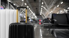 V teplákoch a v jedných nohavičkách. Dovolenkárom, ktorí leteli z Prahy, stále nedoručili batožinu