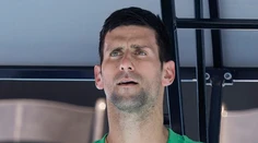 Djokovič má nový problém. Hrozí, že ho pre nezáujem zaočkovať sa nepustia na ďalší grandslam