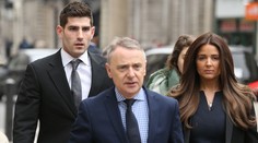 Zrušili obvinenie voči Evansovi za znásilnenie