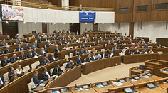 Parlament si dal trojmesačné prázdniny. Stovku bodov presunuli na jeseň