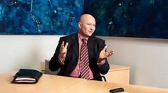 VIDEO: Český miliardár zverejnil video z bláznivej jazdy. Neuveríte, akou rýchlosťou jazdil