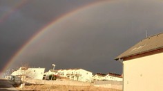 FOTO: Mestečko na Záhorí uchvátil zaujímavý úkaz. Ide o hru farieb a svetla