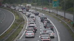 Kolóny na cestách do Chorvátska pretrvávali aj v nedeľu, v pondelok to bude ešte horšie