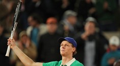 Roland Garros: Sinner potvrdil skvelú formu a stále je bez straty setu. Alcaraz postúpil do finále predčasne