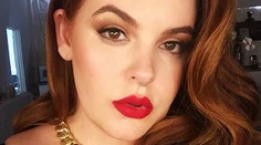 XXL modelka podporuje dojčenie na verejnosti. Táto fotka je ale kontroverzná